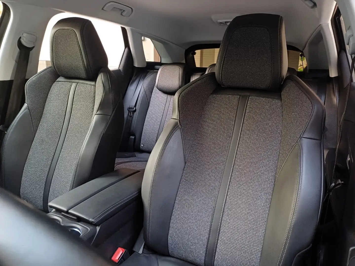 Peugeot 3008 GTLINE con gancio traino Verde - 2