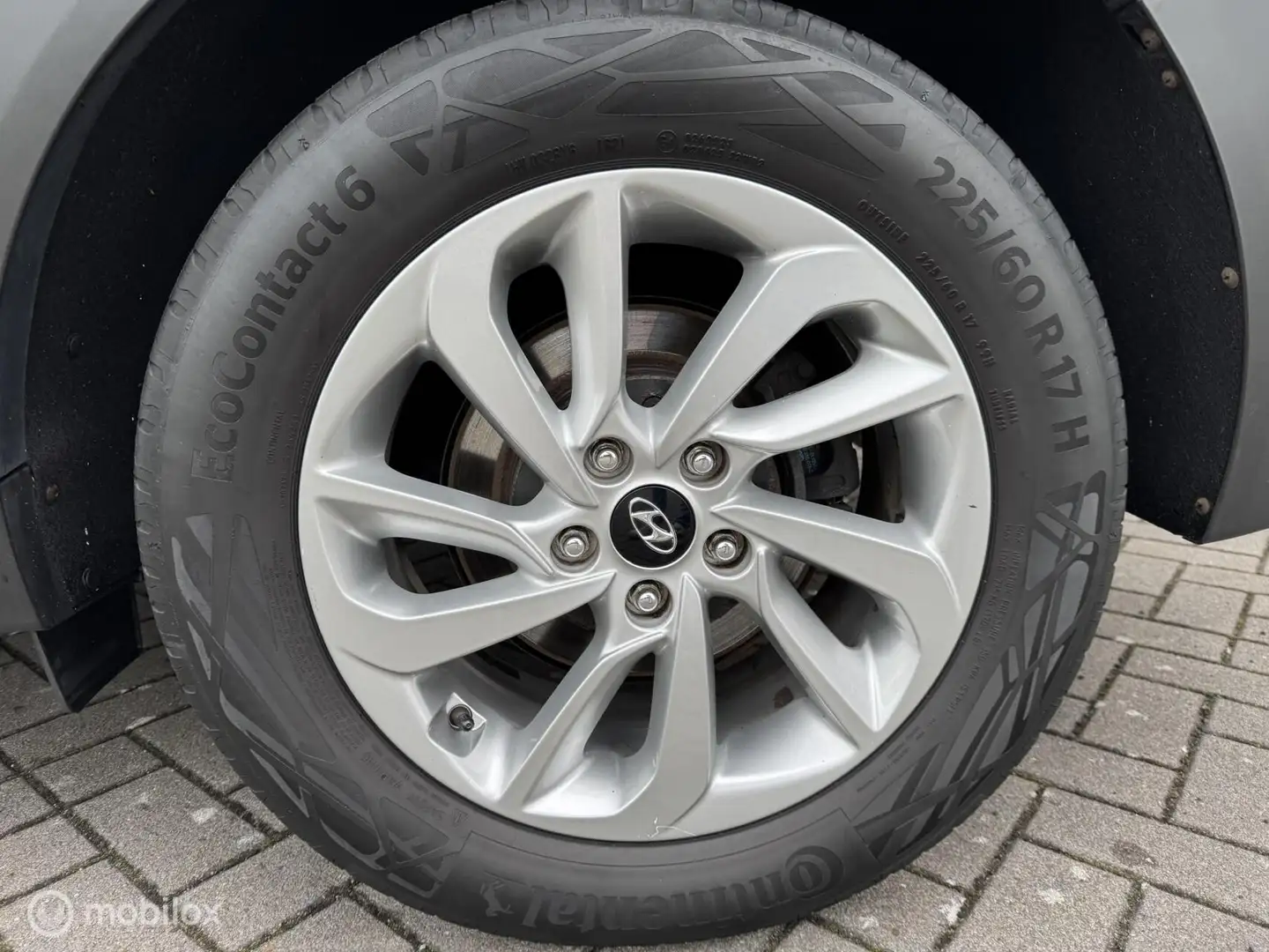 Hyundai TUCSON 1.6 GDi Premium | Navigatie | Stoelverwarming | Bruin - 2