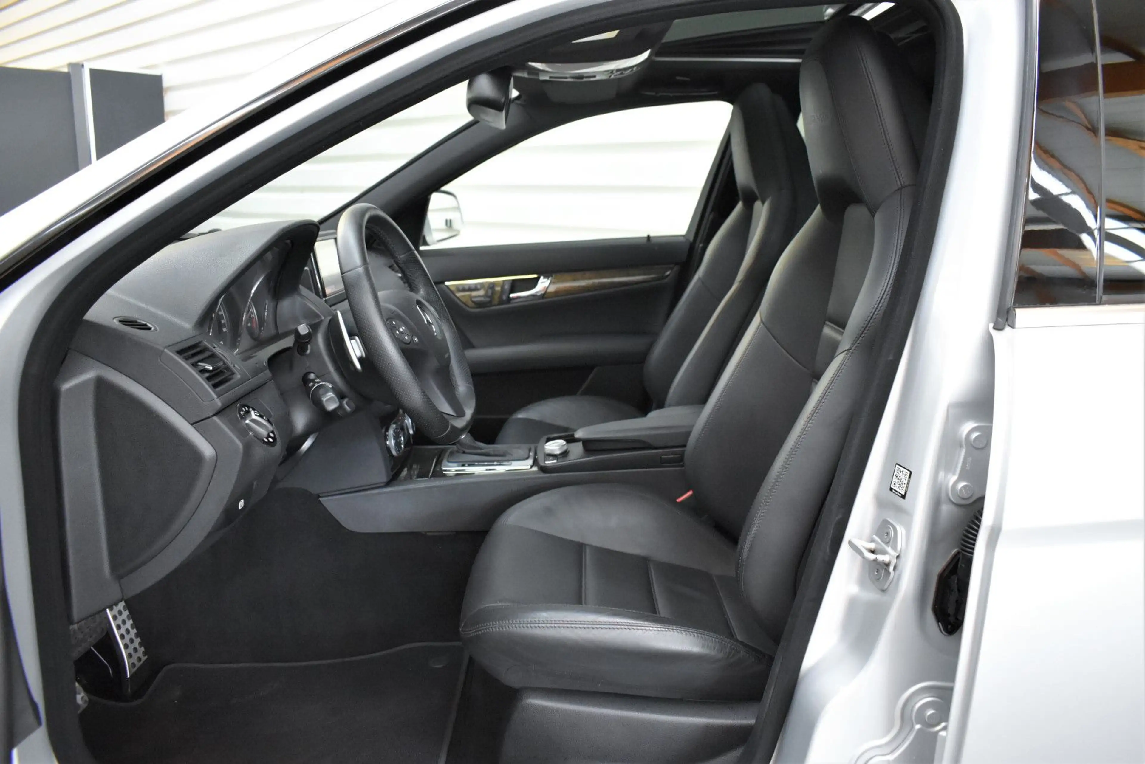 Mercedes-Benz C 63 AMG Avantgarde+H&K+Bi-Xenon+Memory+Kamera — photo 9