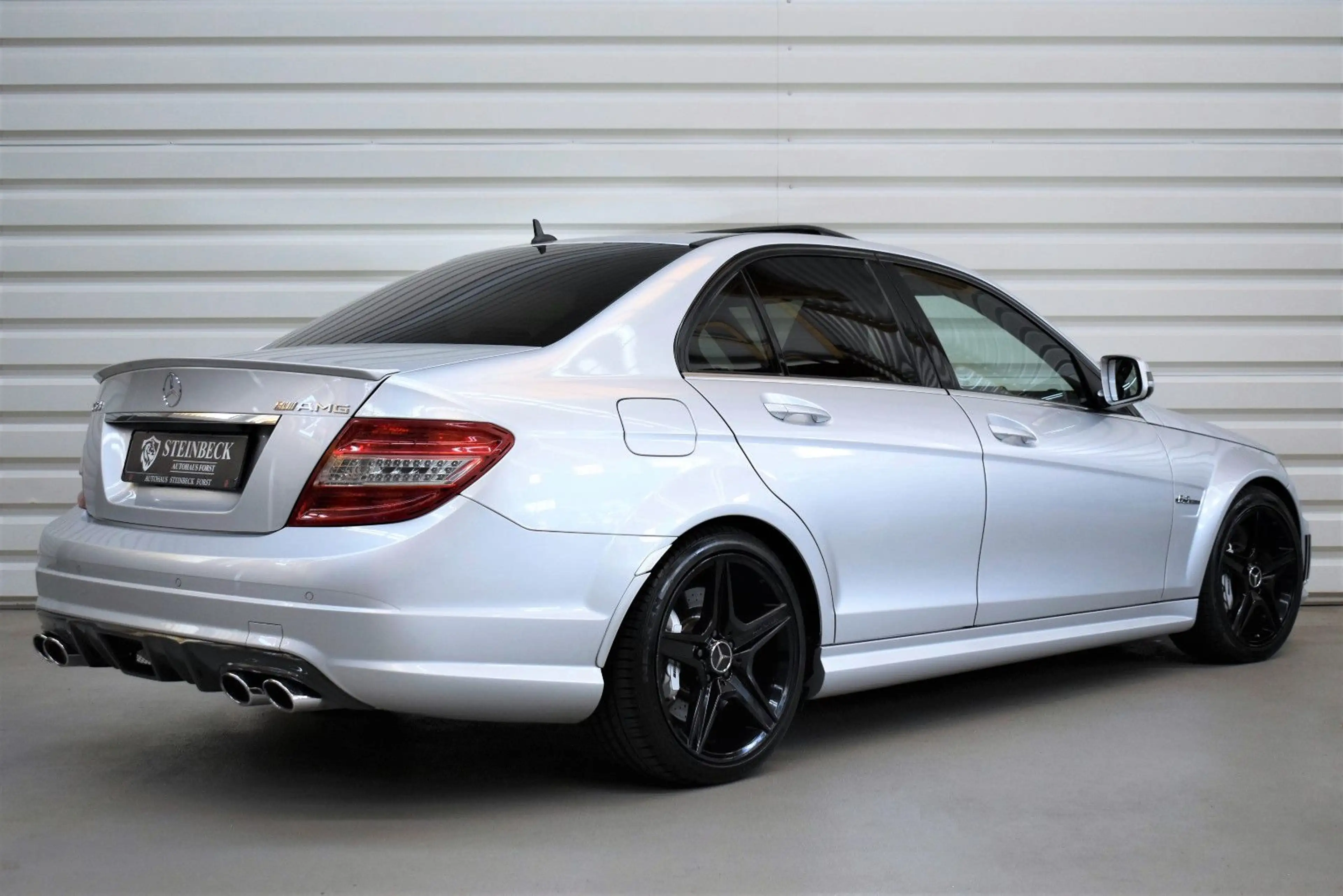Mercedes-Benz C 63 AMG Avantgarde+H&K+Bi-Xenon+Memory+Kamera — photo 4