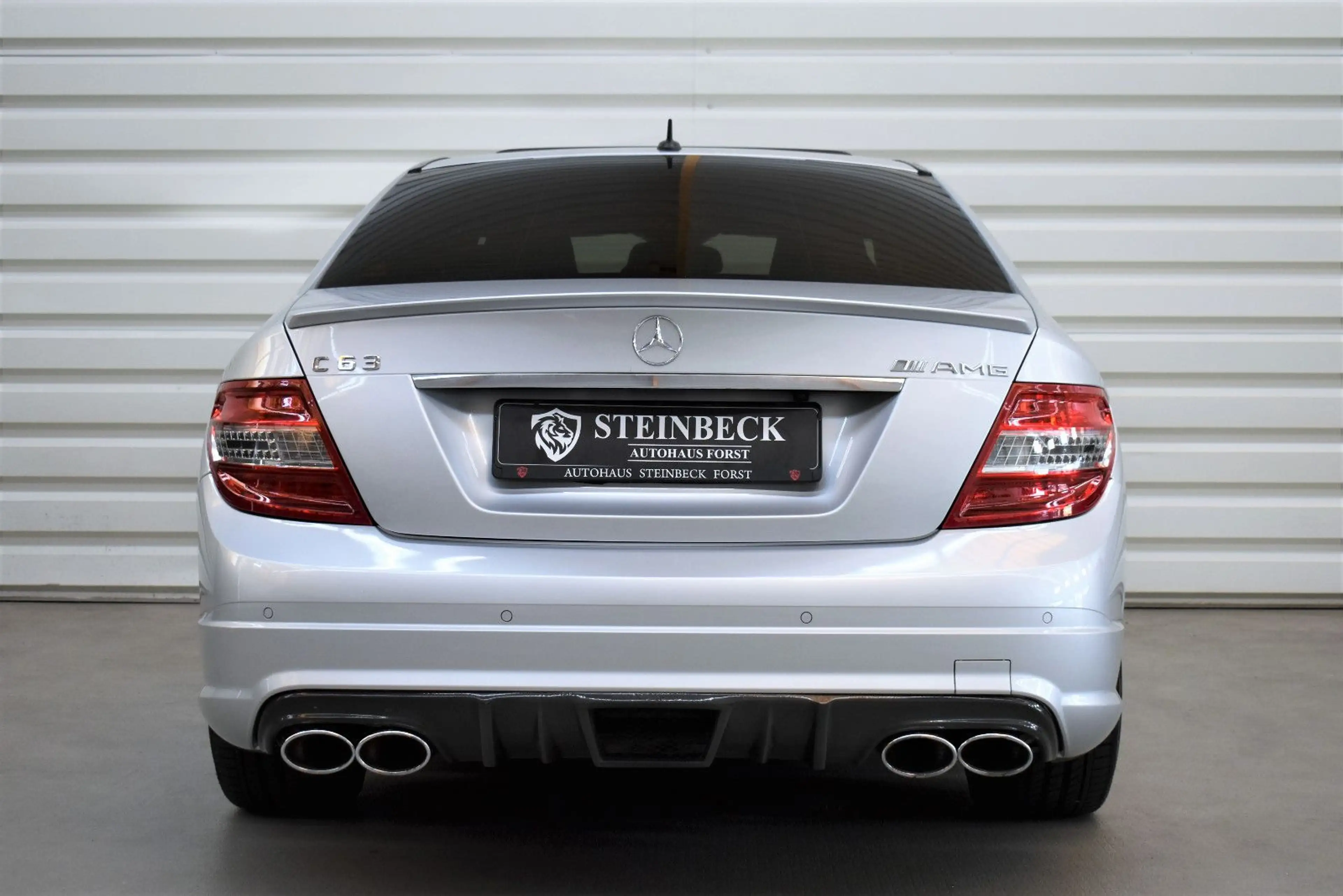 Mercedes-Benz C 63 AMG Avantgarde+H&K+Bi-Xenon+Memory+Kamera — photo 6
