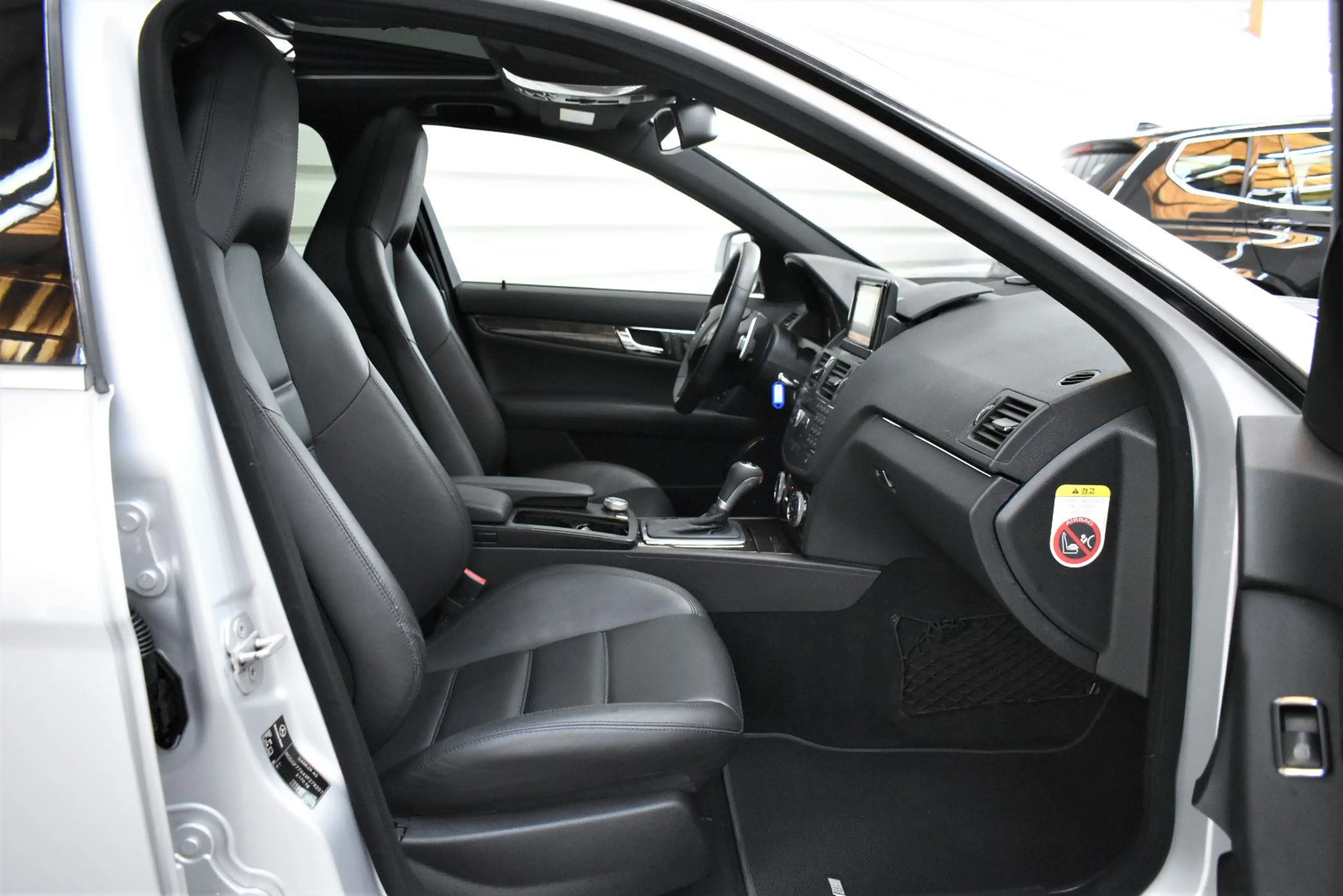 Mercedes-Benz C 63 AMG Avantgarde+H&K+Bi-Xenon+Memory+Kamera — photo 11