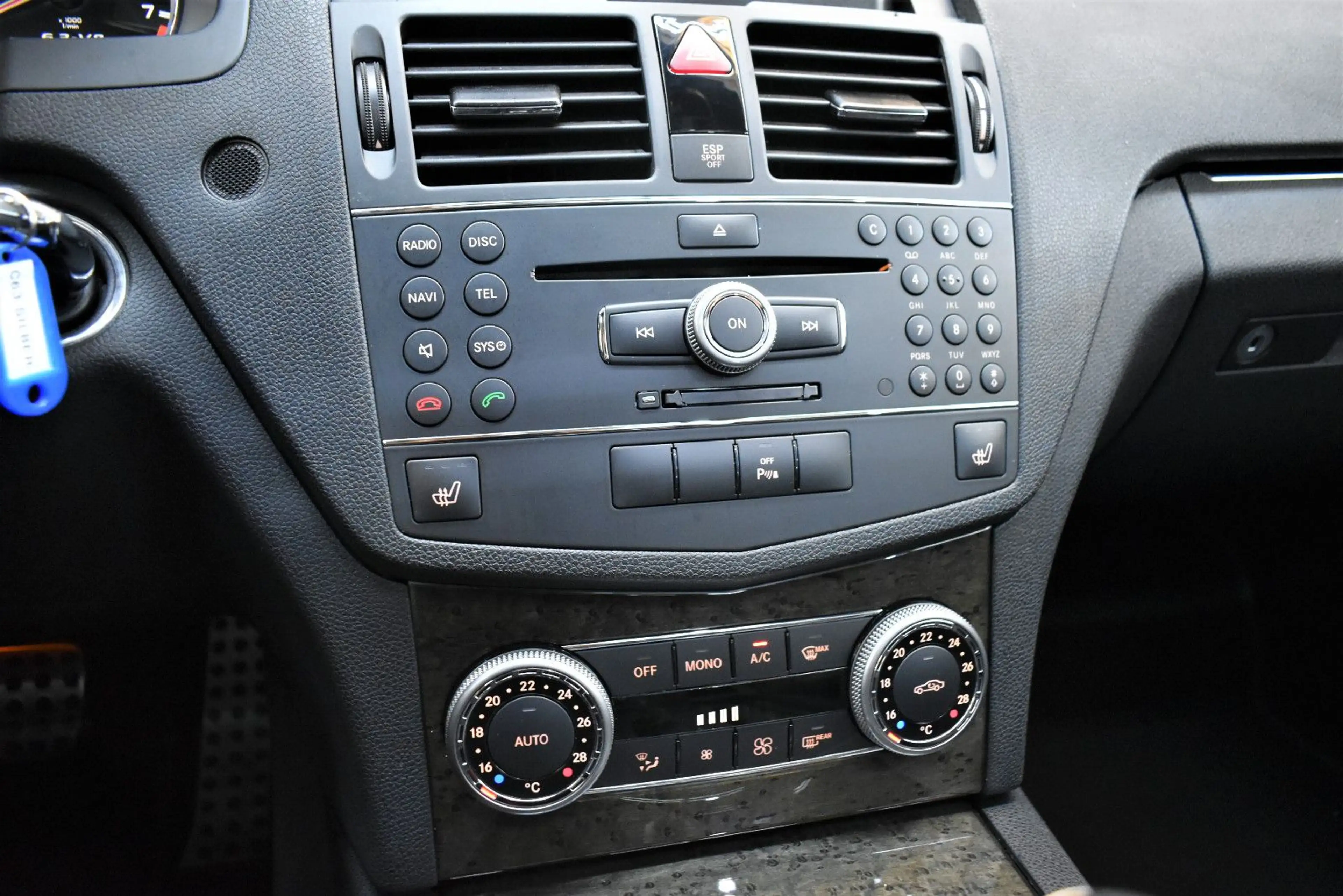 Mercedes-Benz C 63 AMG Avantgarde+H&K+Bi-Xenon+Memory+Kamera — photo 15
