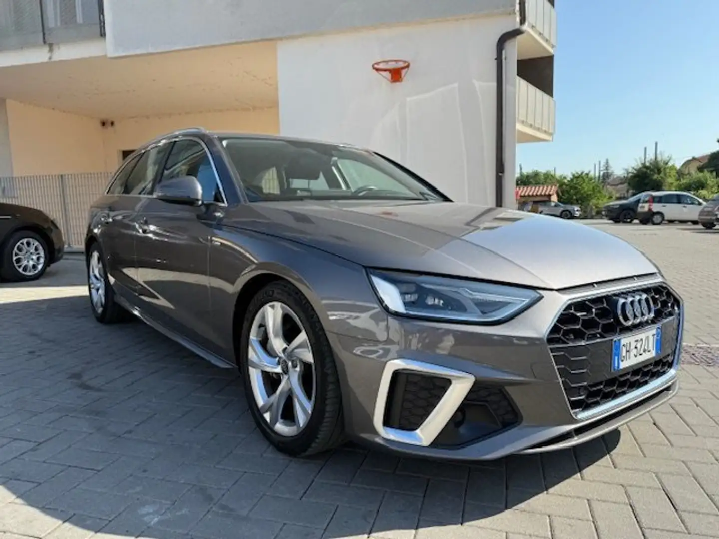Audi A4 A4  Avant  40 2.0 Tdi mhev S line  204 CV S-Tronic Grijs - 1