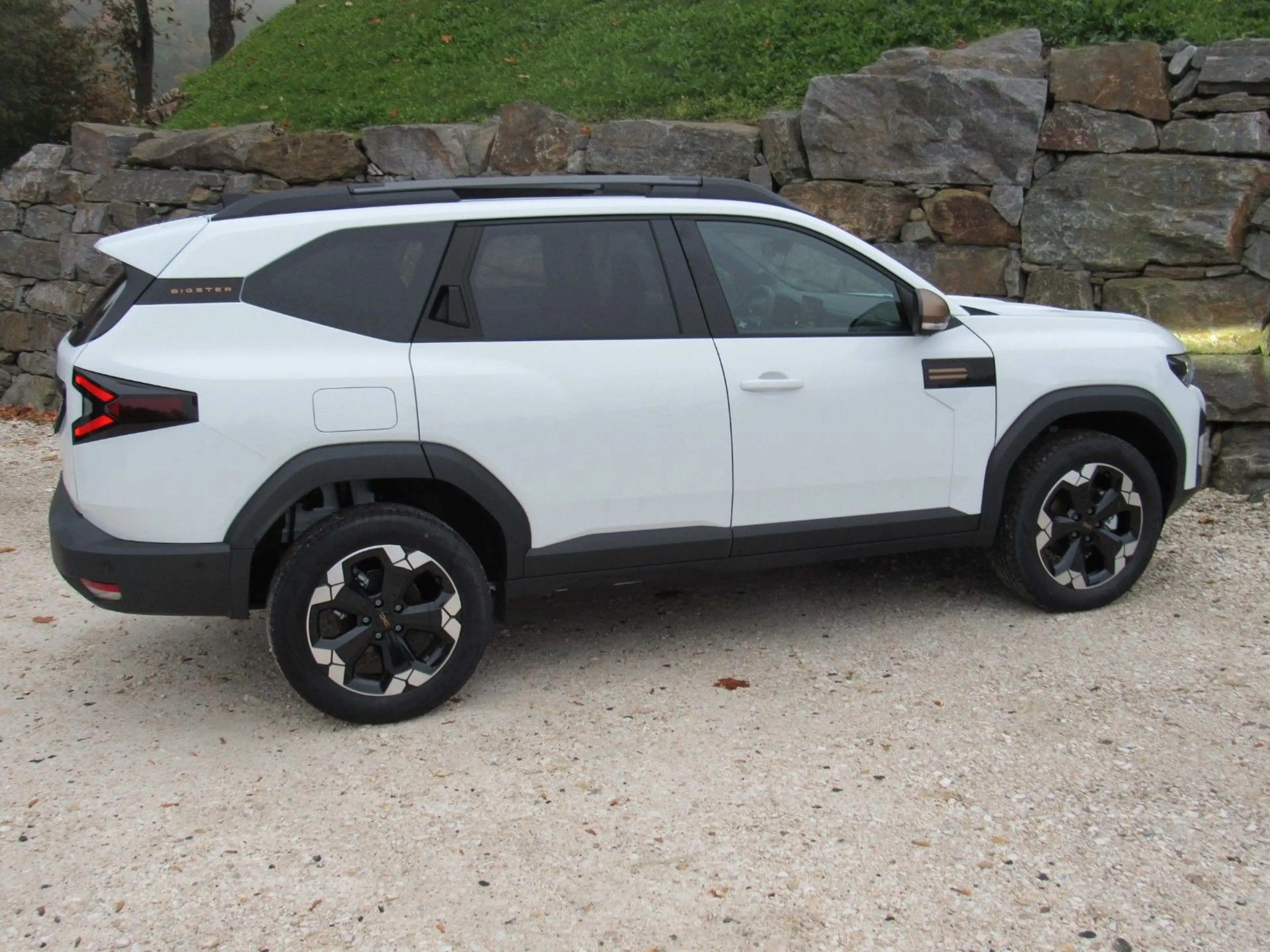 Dacia Bigster TCe 140 Extreme 360° BSD Winter+ PANO — photo 11