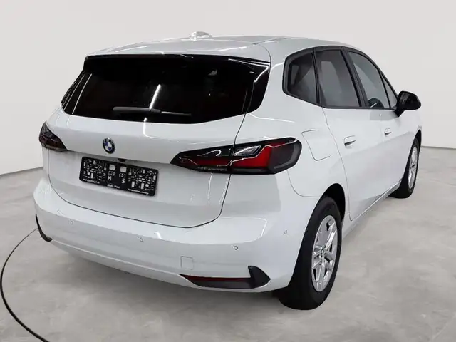 BMW 2 Series view 4