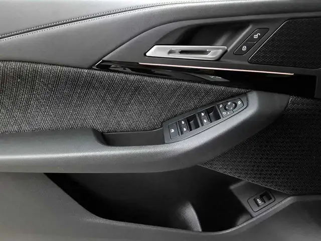 BMW 2 Series view 16