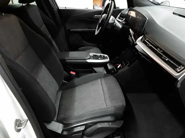 BMW 2 Series view 8