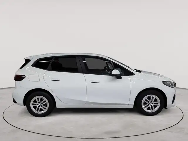 BMW 2 Series view 3
