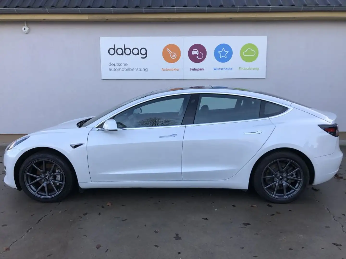 Tesla Model 3 Standard Reichweite Plus Hinterradantrieb 53 KWh White - 2