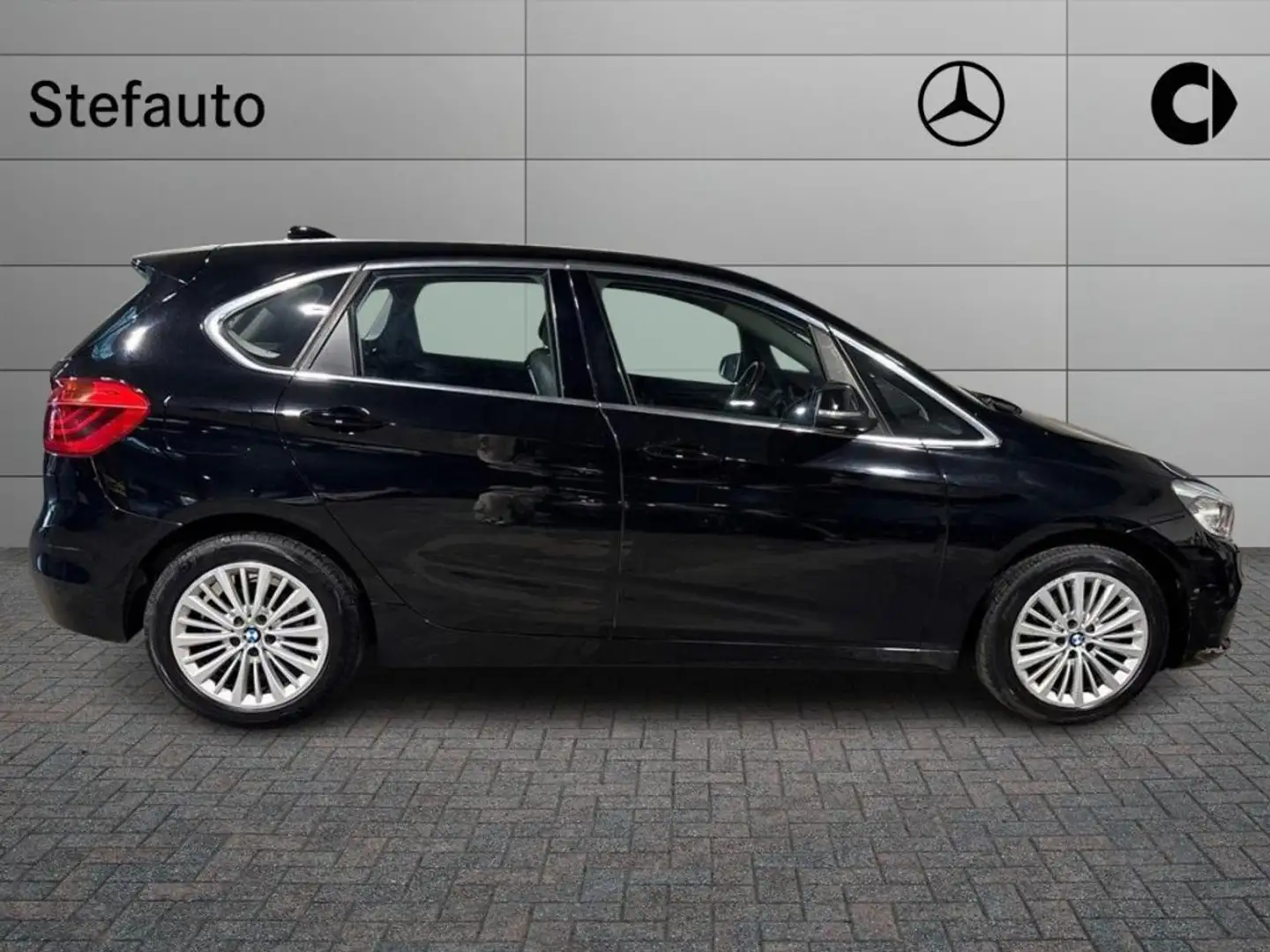 BMW 218 d Active Tourer Luxury Nero - 2