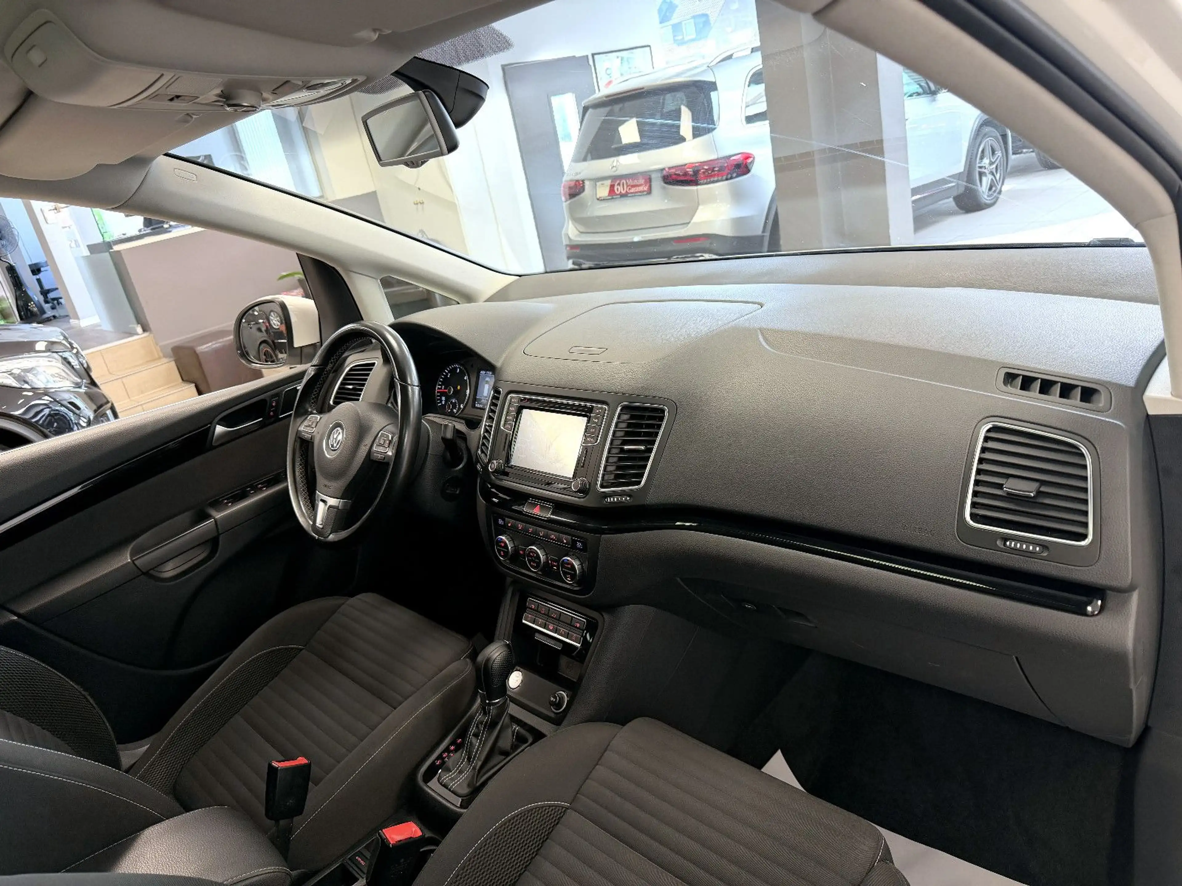 Volkswagen Sharan Cup BMT *7Sitzer*PanSD*AHK*BiXenon*Kamera — photo 13