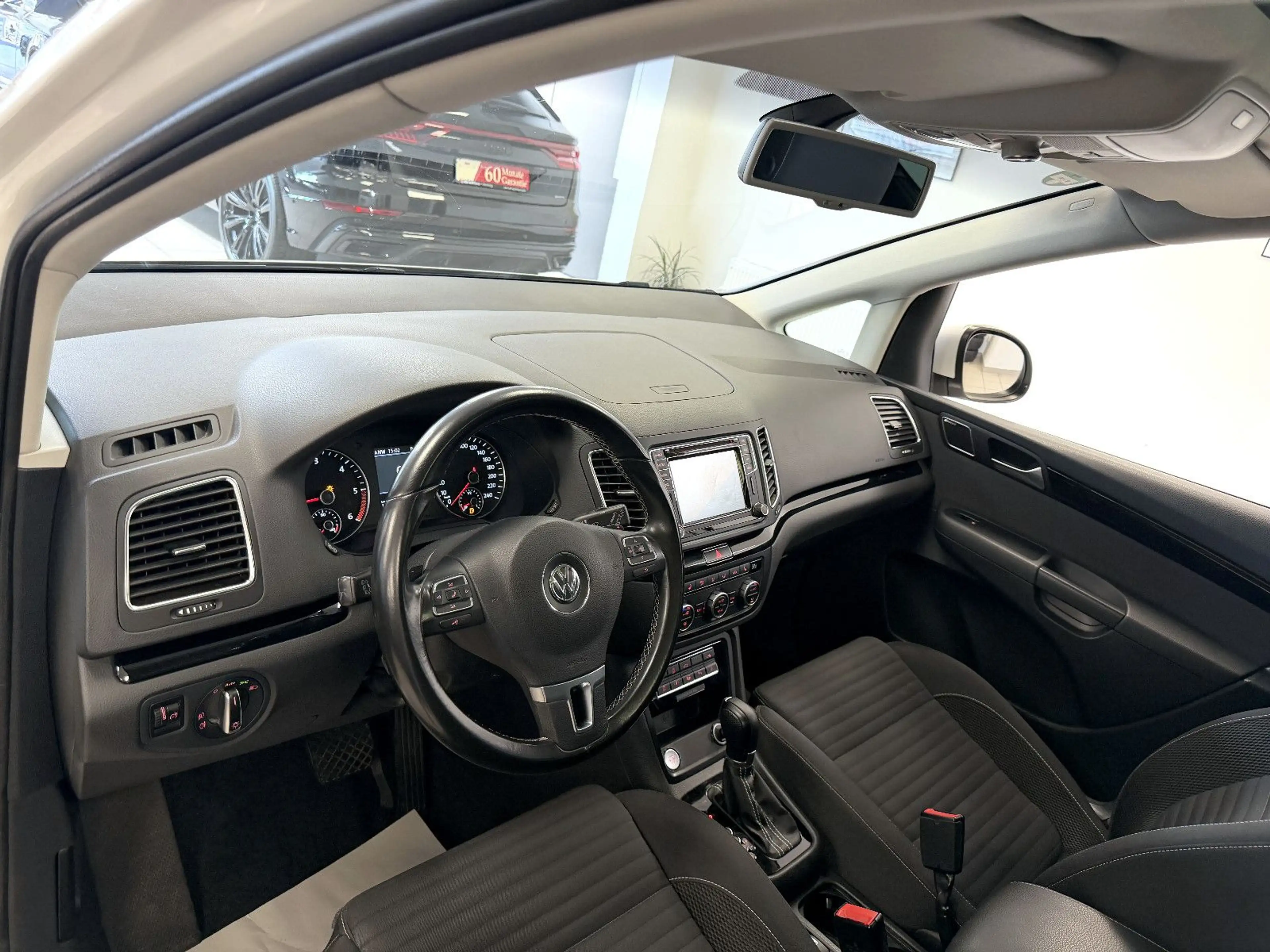 Volkswagen Sharan Cup BMT *7Sitzer*PanSD*AHK*BiXenon*Kamera — photo 4