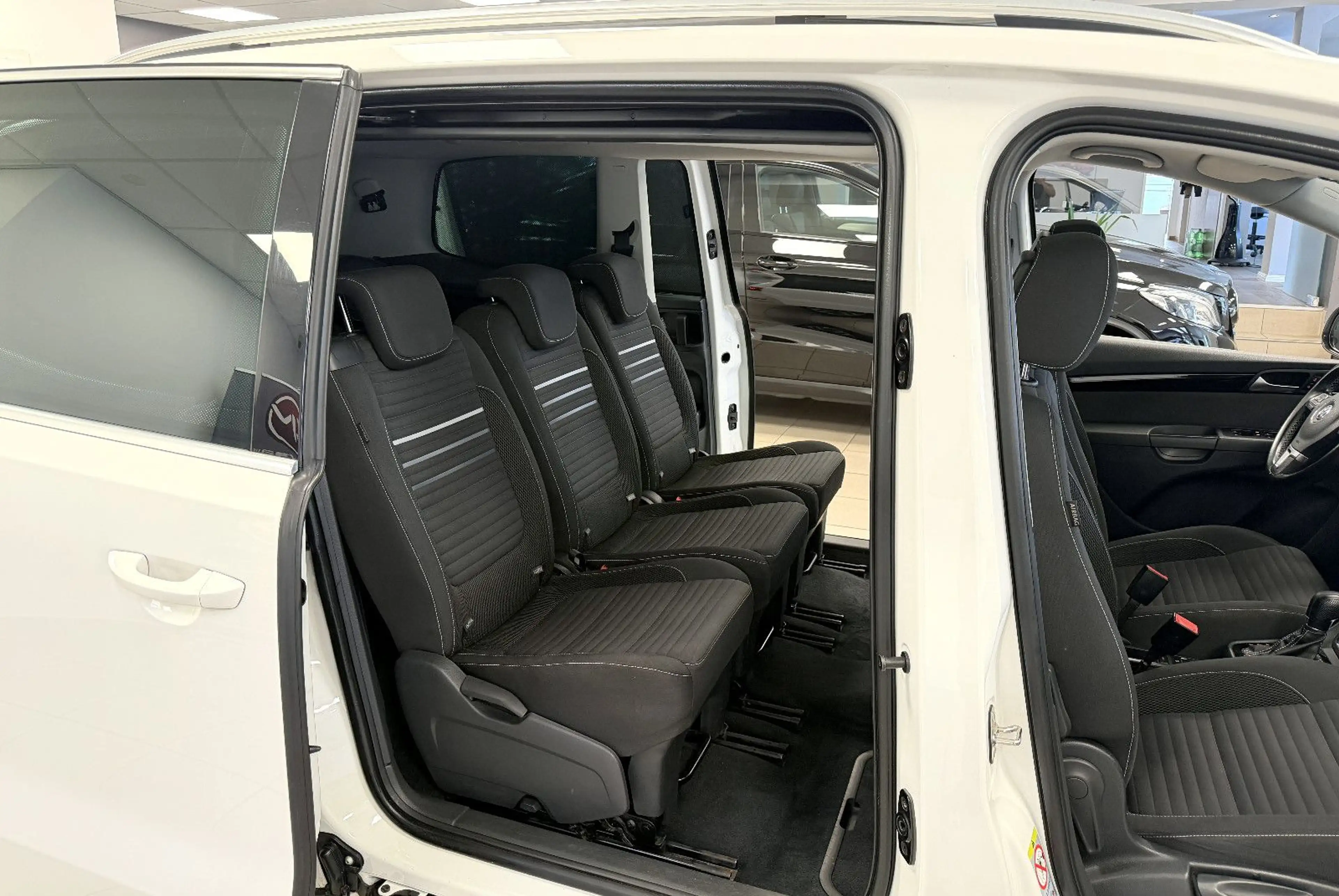 Volkswagen Sharan Cup BMT *7Sitzer*PanSD*AHK*BiXenon*Kamera — photo 12