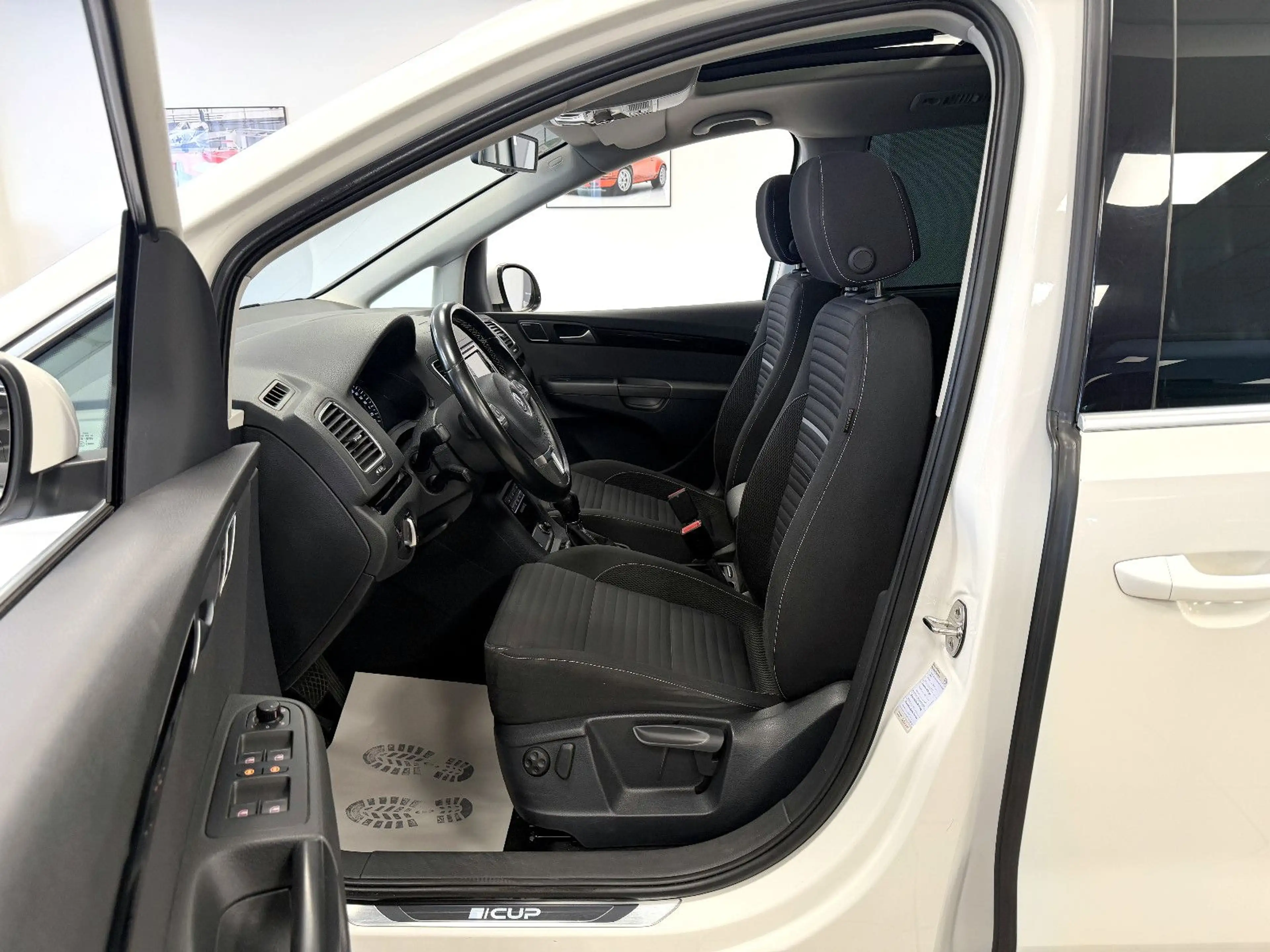 Volkswagen Sharan Cup BMT *7Sitzer*PanSD*AHK*BiXenon*Kamera — photo 5