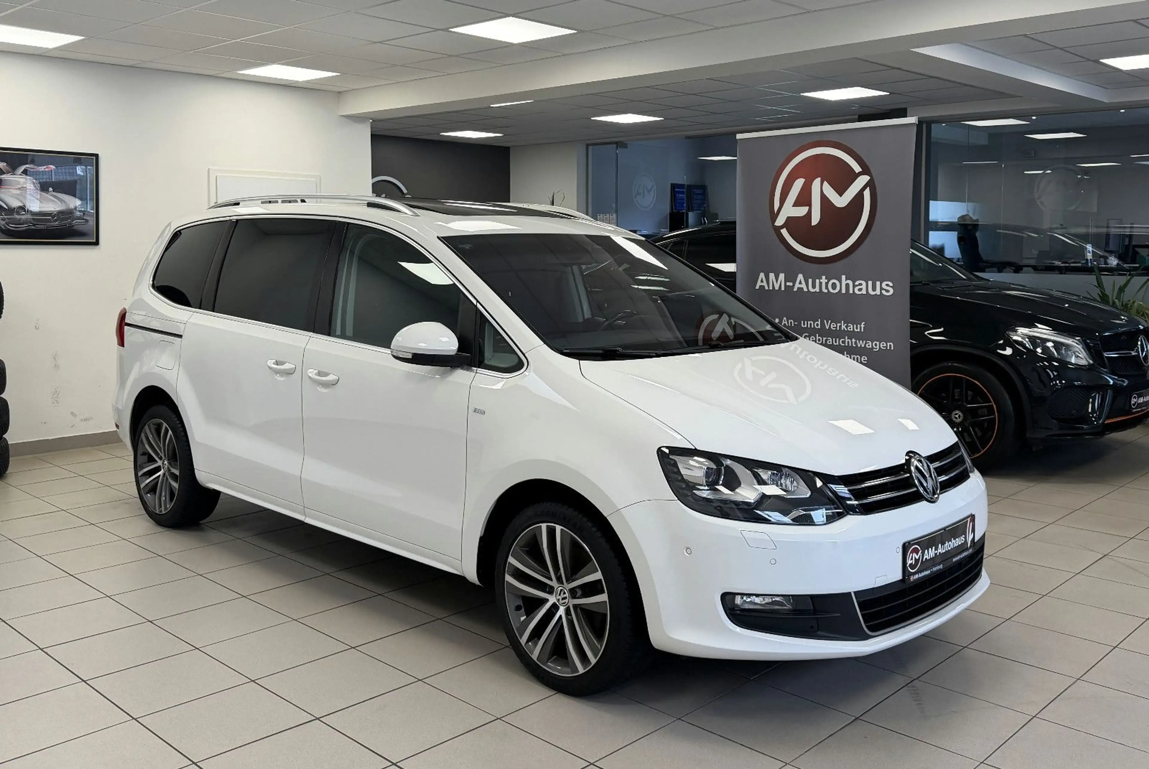 Volkswagen Sharan Cup BMT *7Sitzer*PanSD*AHK*BiXenon*Kamera — photo 9