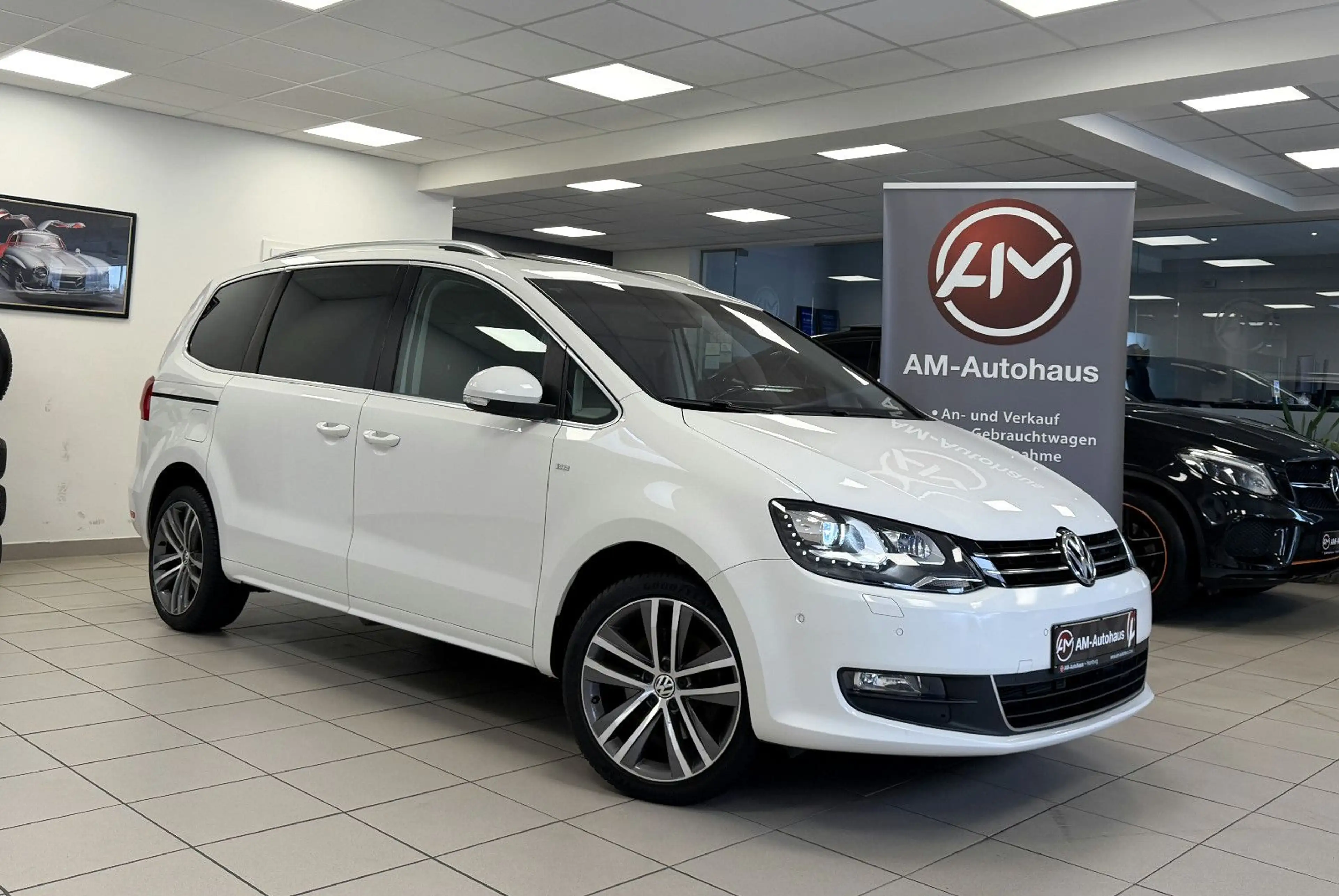 Volkswagen Sharan Cup BMT *7Sitzer*PanSD*AHK*BiXenon*Kamera