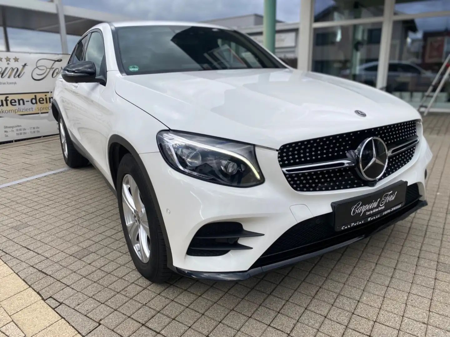 Mercedes-Benz GLC 350 d Coupe, 4Matic, AMG Line Bílá - 2