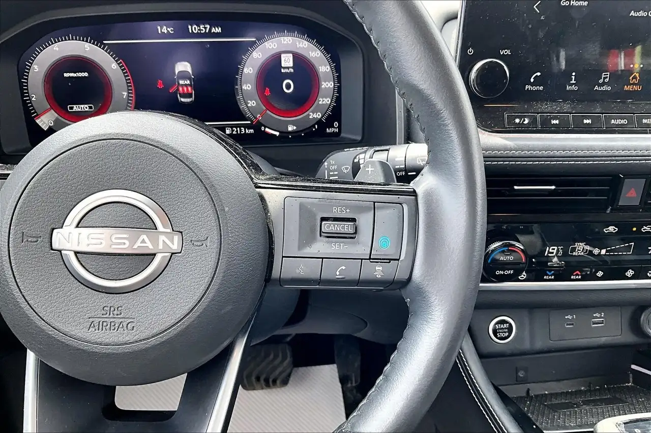 Nissan Rogue снимка Nissan Rogue