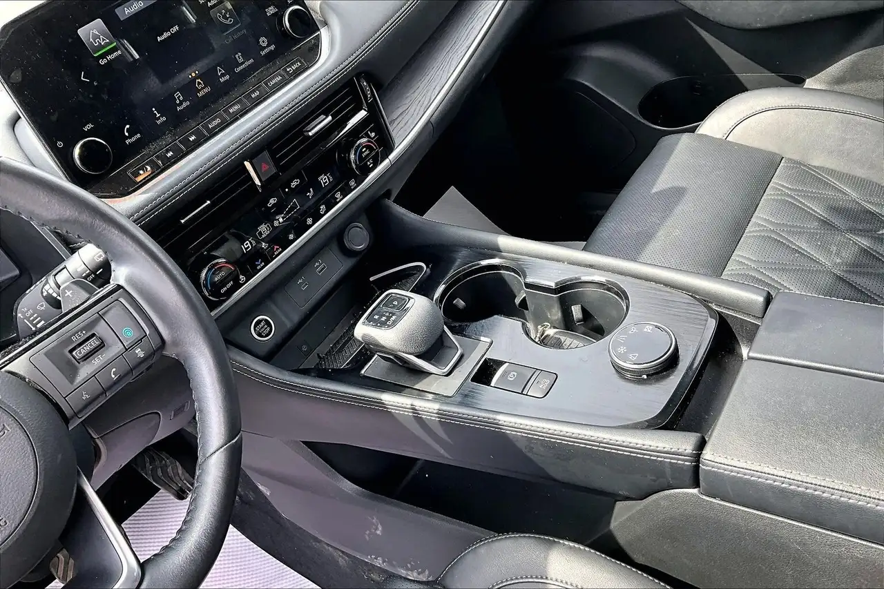 Nissan Rogue снимка Nissan Rogue