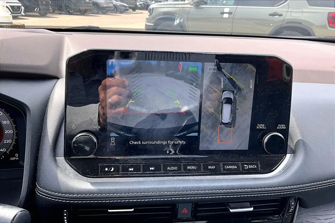 Nissan Rogue снимка Nissan Rogue