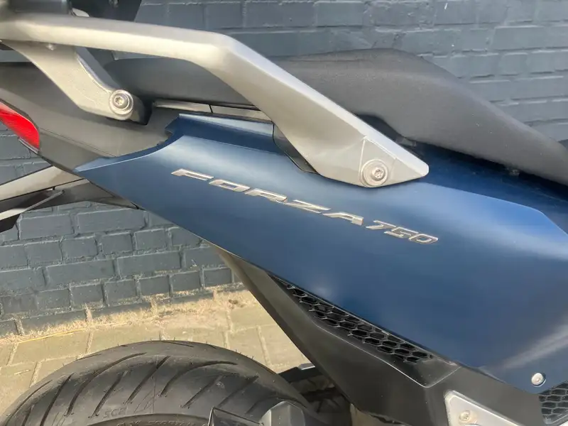 Honda Forza 750 - foto 4