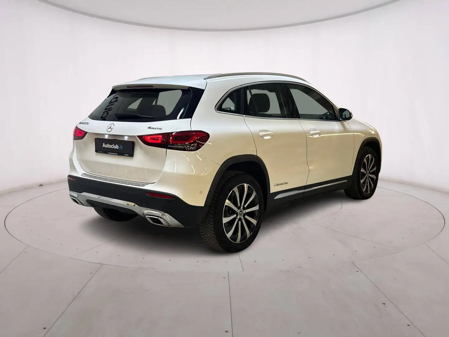 Mercedes-Benz GLA 200 200 d Sport 4matic Weiß - 2