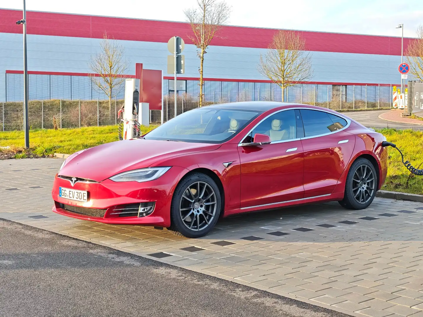 Tesla Model S Model S 75D Allradantrieb Красный - 1