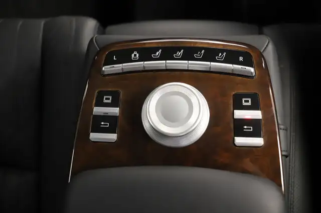 Mercedes-Benz S-Class view 24