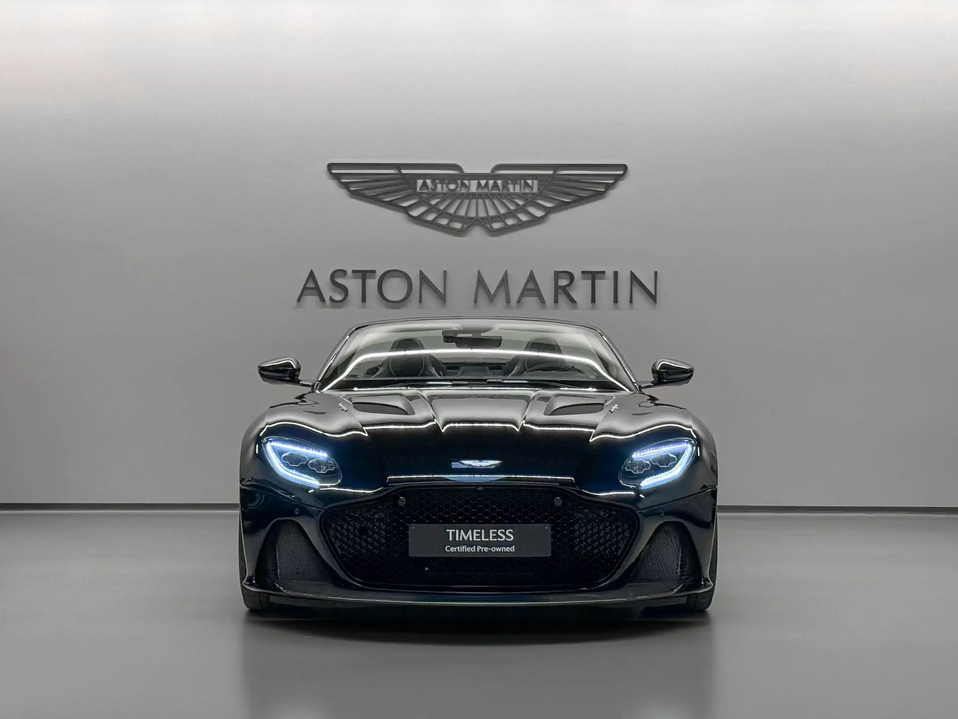 애스턴마틴 DBS Coupe 2020 네이비 사진 2