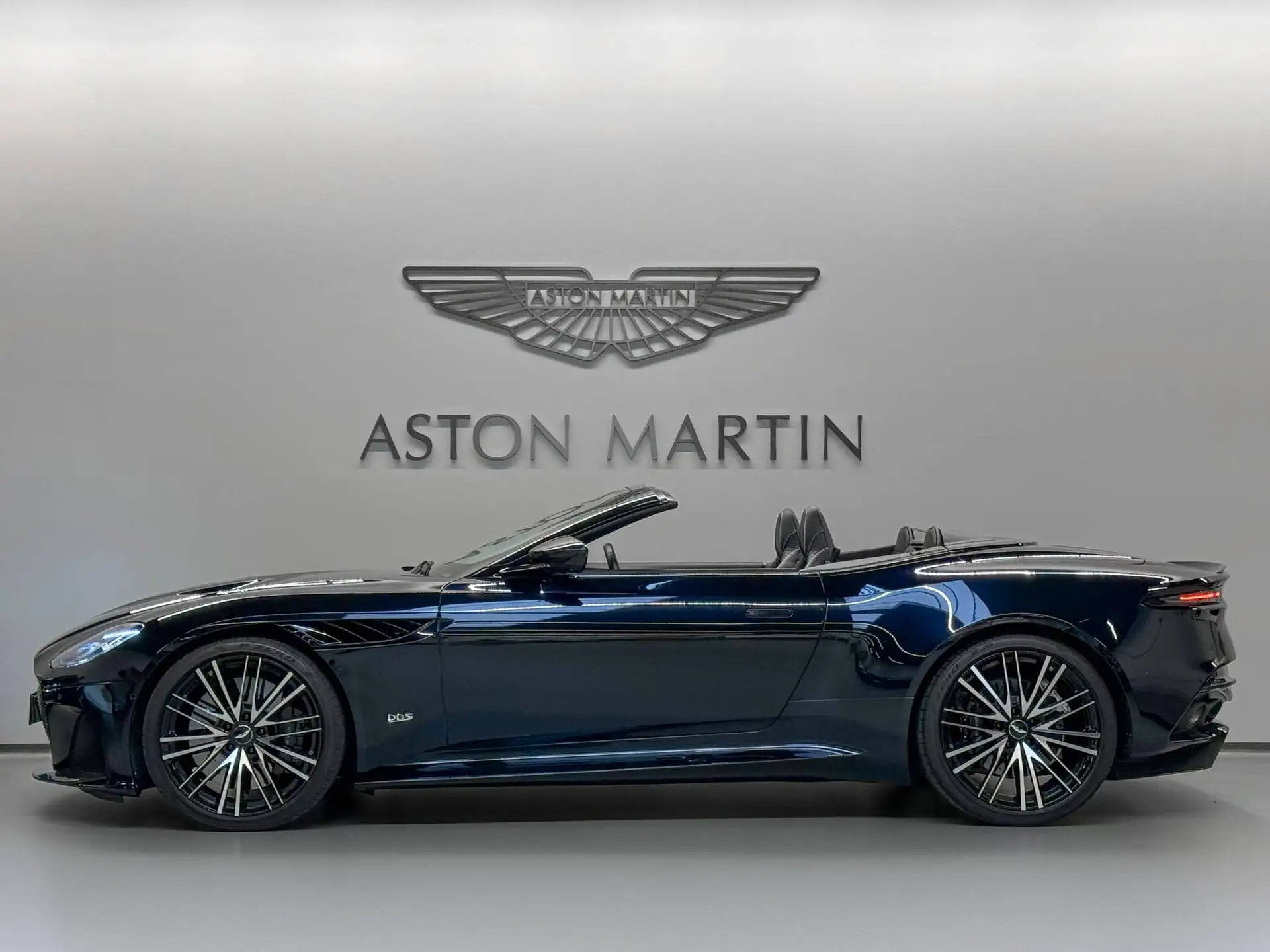 애스턴마틴 DBS Coupe 2020 네이비 사진 4