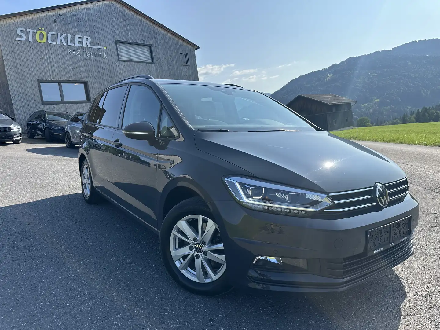 Volkswagen Touran Comfortline BMT*AHF*Kamera*8fach Bereift Grau - 1