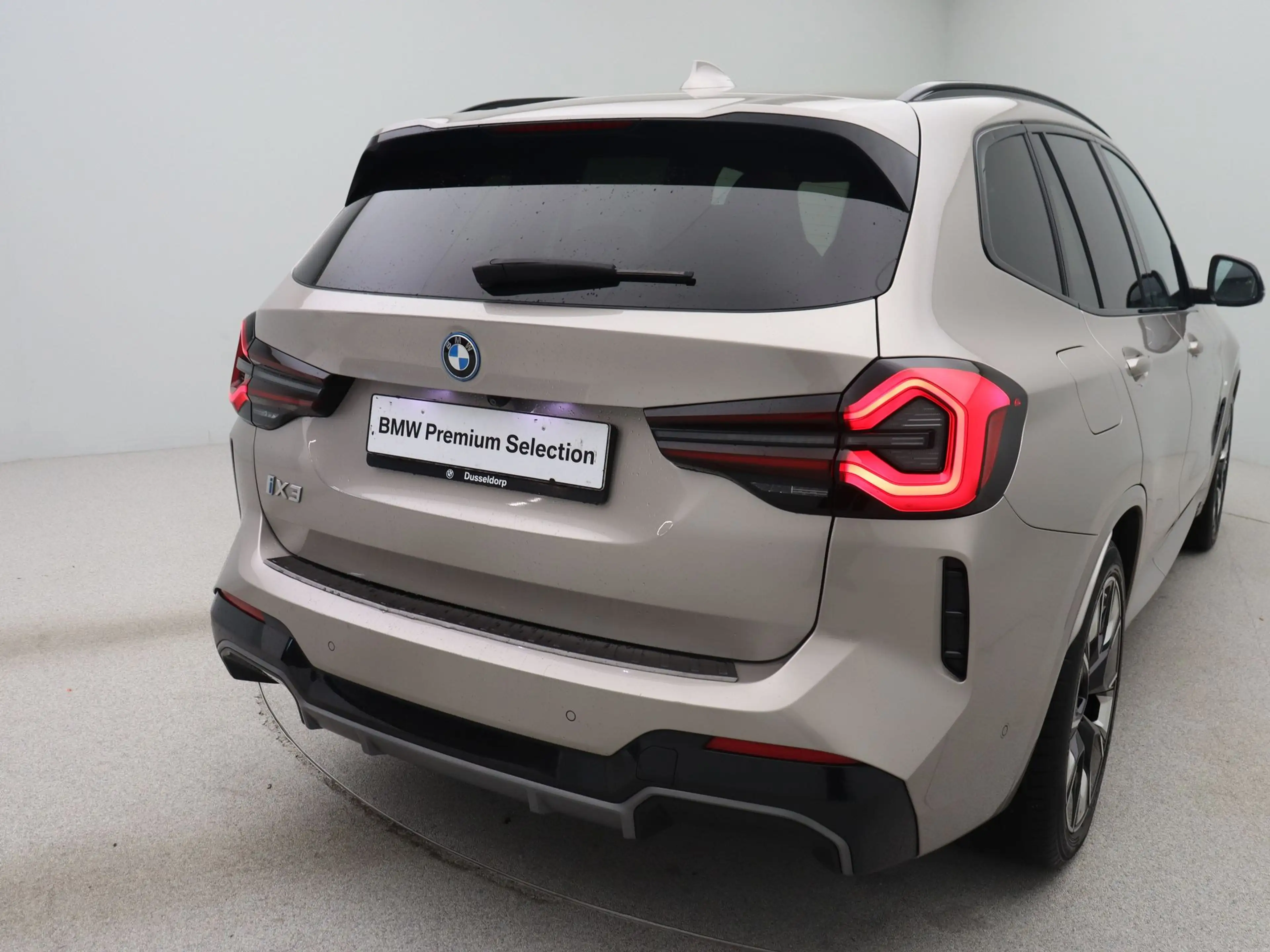 BMW iX3 High Executive 80 kWh — photo 9