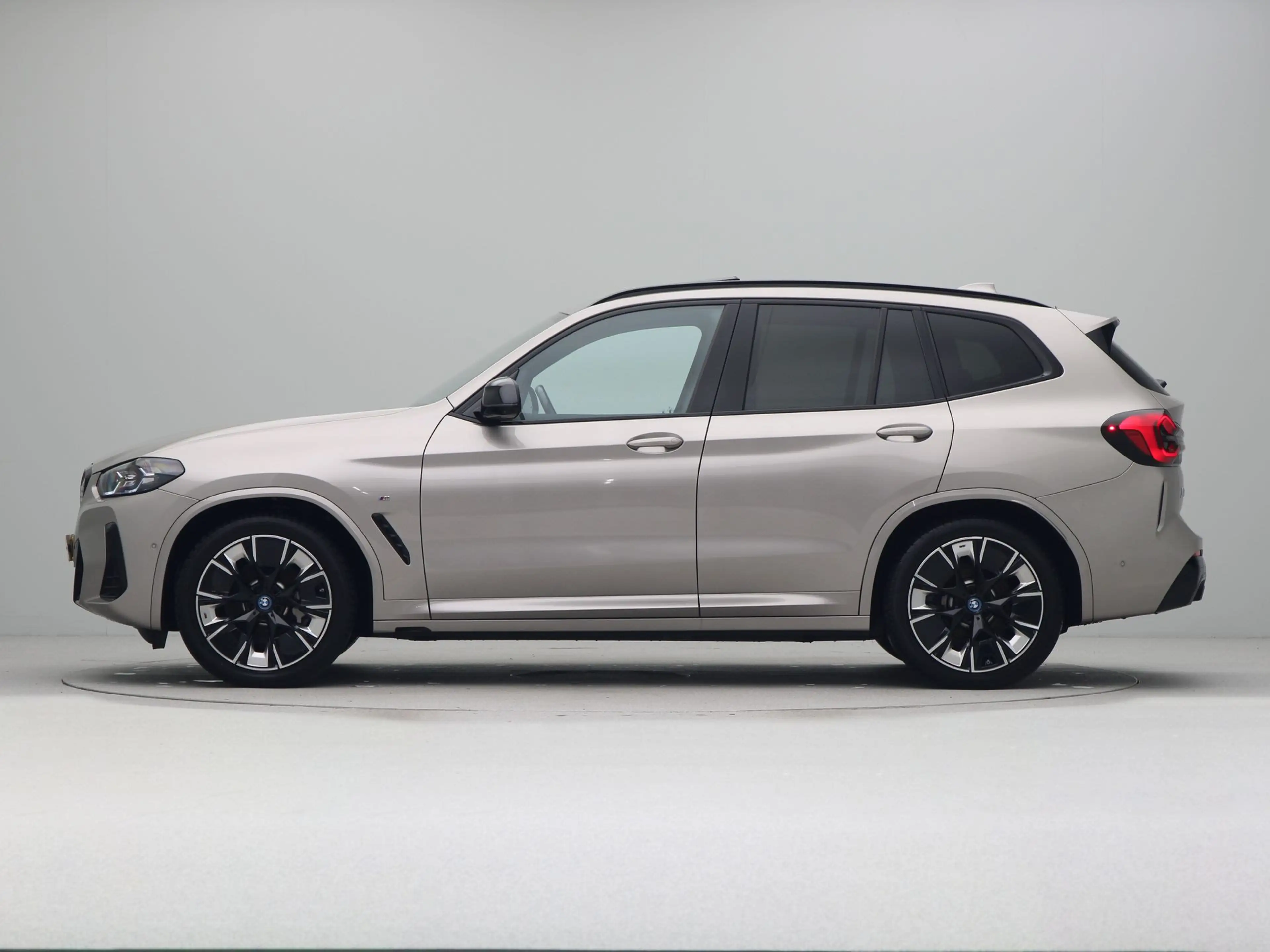 BMW iX3 High Executive 80 kWh — photo 8