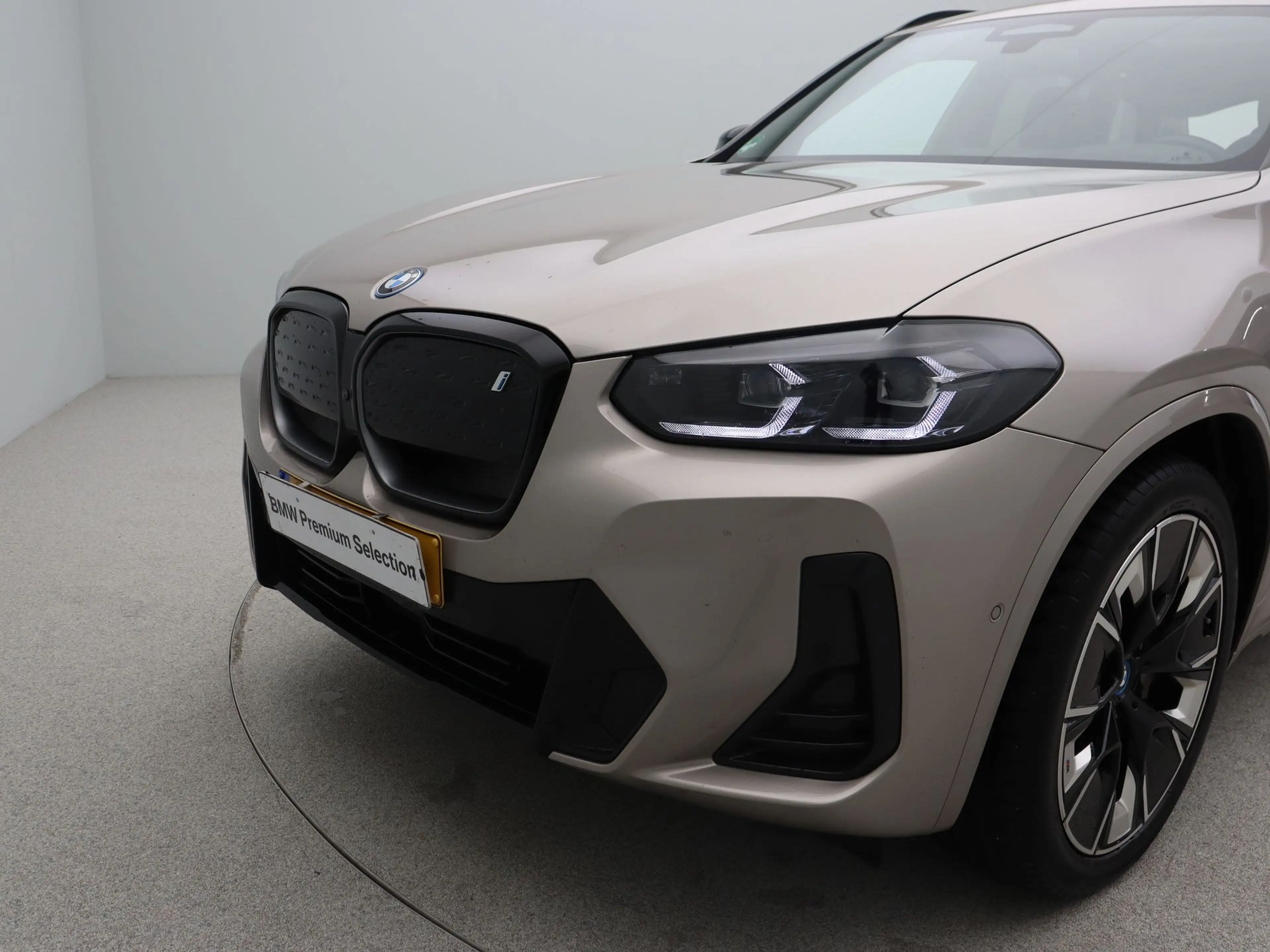 BMW iX3 High Executive 80 kWh — photo 11