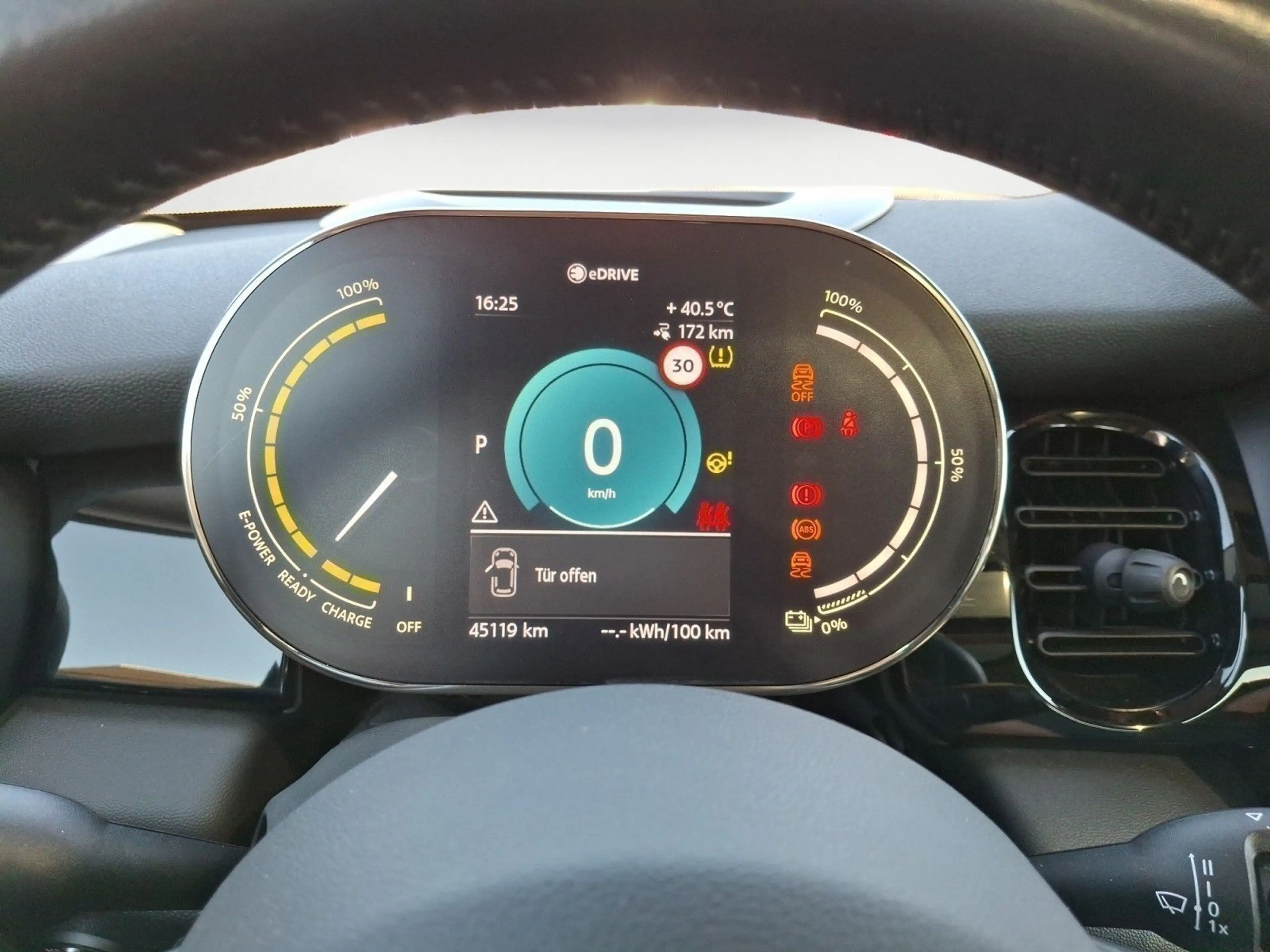 MINI Cooper SE . Classic Trim Panorama Navigation Plus — photo 12