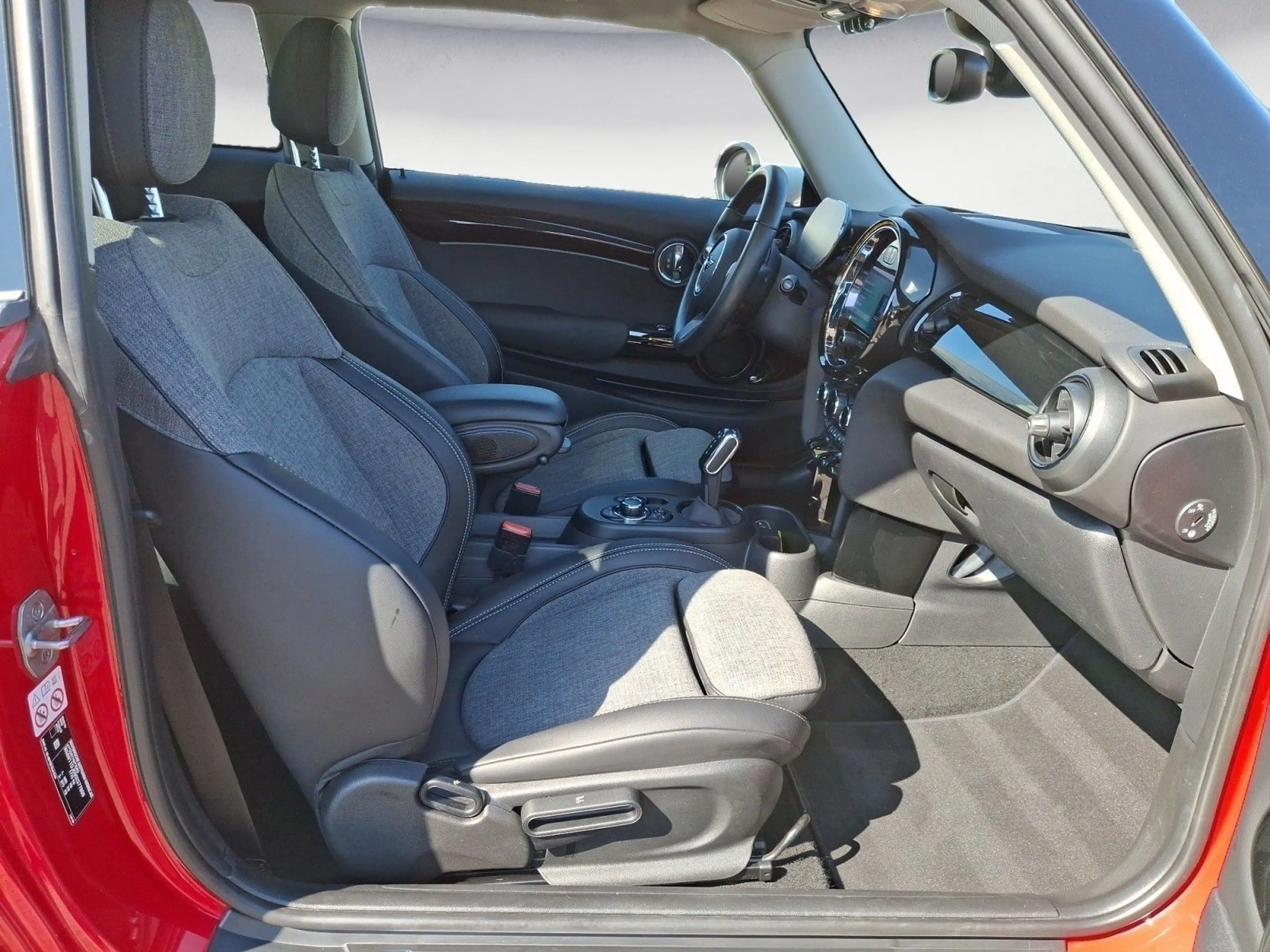 MINI Cooper SE . Classic Trim Panorama Navigation Plus — photo 14