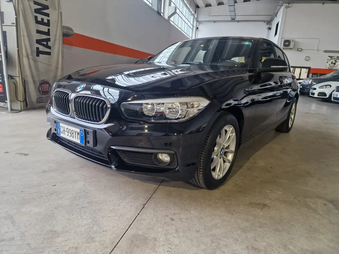 BMW 116 Serie 1 F/20-21 2015 116d Sport 5p Nero - 2
