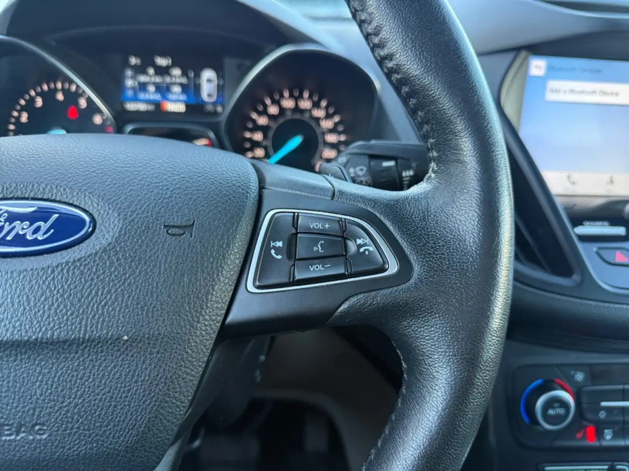Ford Escape снимка Ford Escape