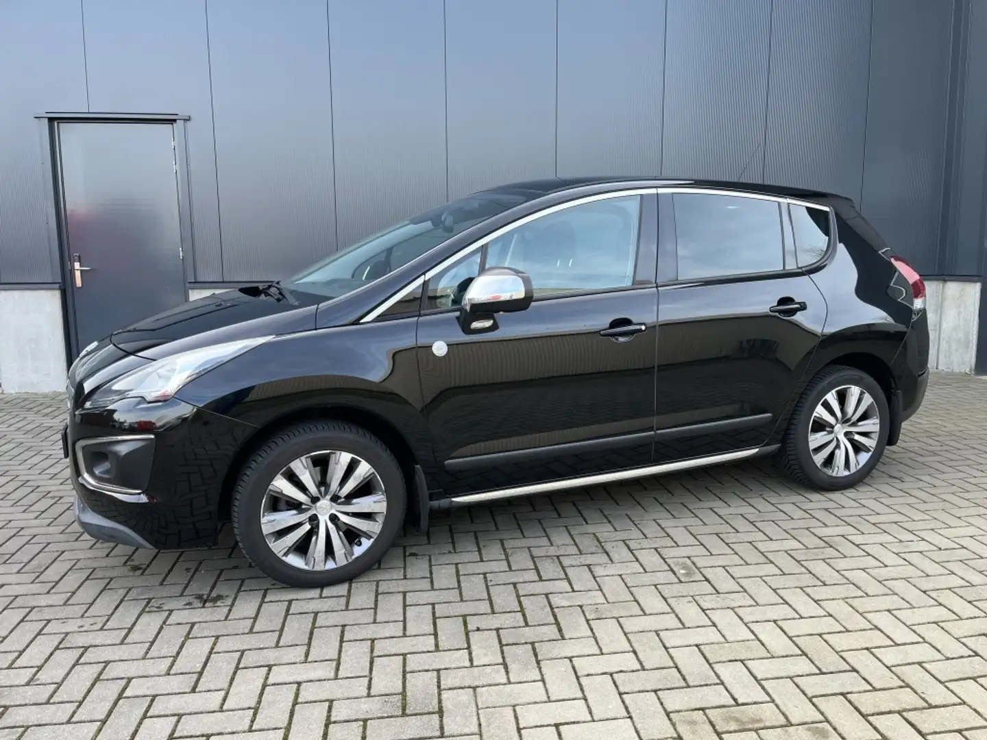 Peugeot 3008 1.6 THP Crossway Schwarz - 2
