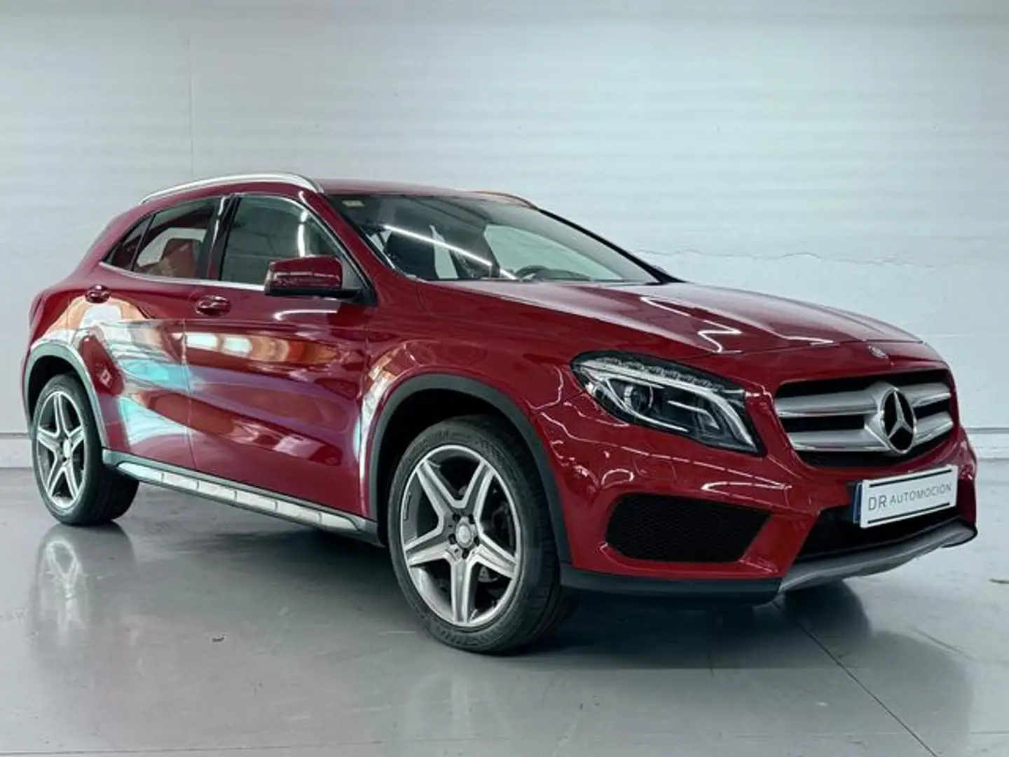 Mercedes-Benz GLA 200 200d AMG Line Rojo - 1