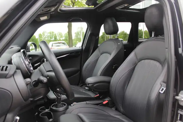 Mini Hatch view 4