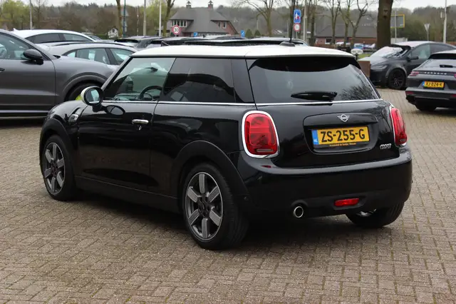 Mini Hatch view 3