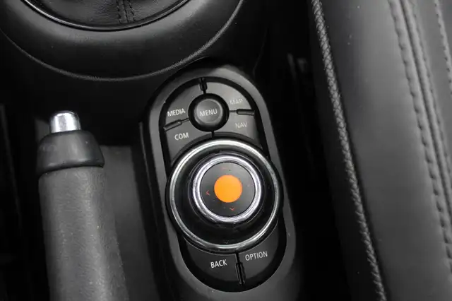 Mini Hatch view 26