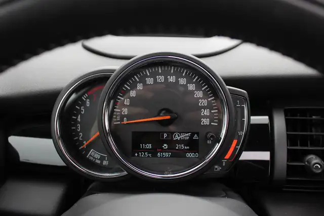 Mini Hatch view 16