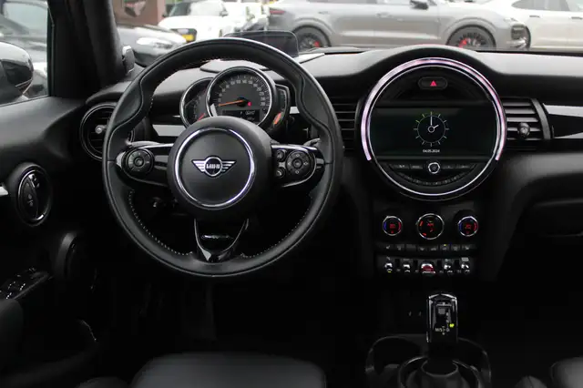 Mini Hatch view 9