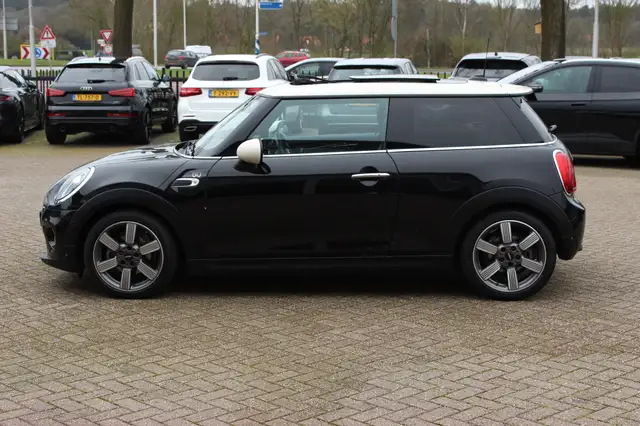 Mini Hatch view 7