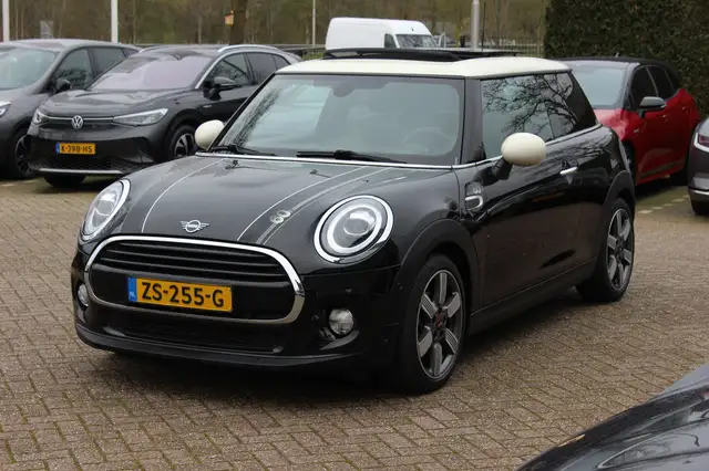 Mini Hatch view 6