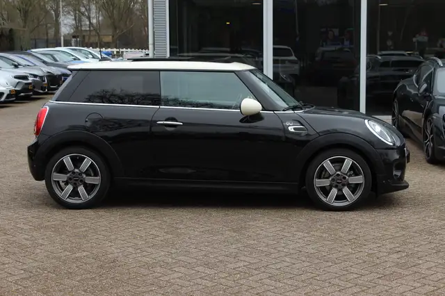 Mini Hatch view 5