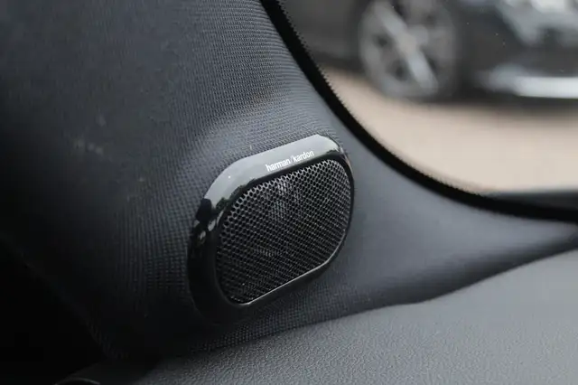 Mini Hatch view 29